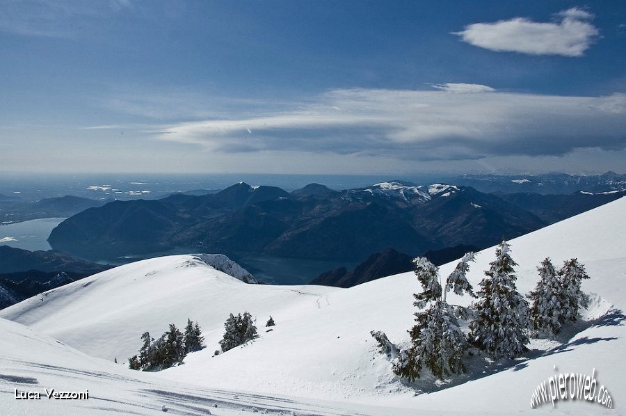 15-NEVE SUI PINI IN DIREZIONE DEL LAGO D'ISEO.jpg